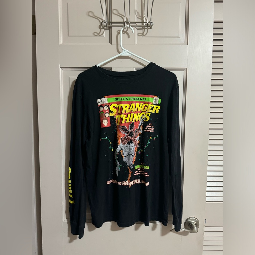 Mens Stranger Things Netflix Presents Long Sleeve T-shirt Size Small